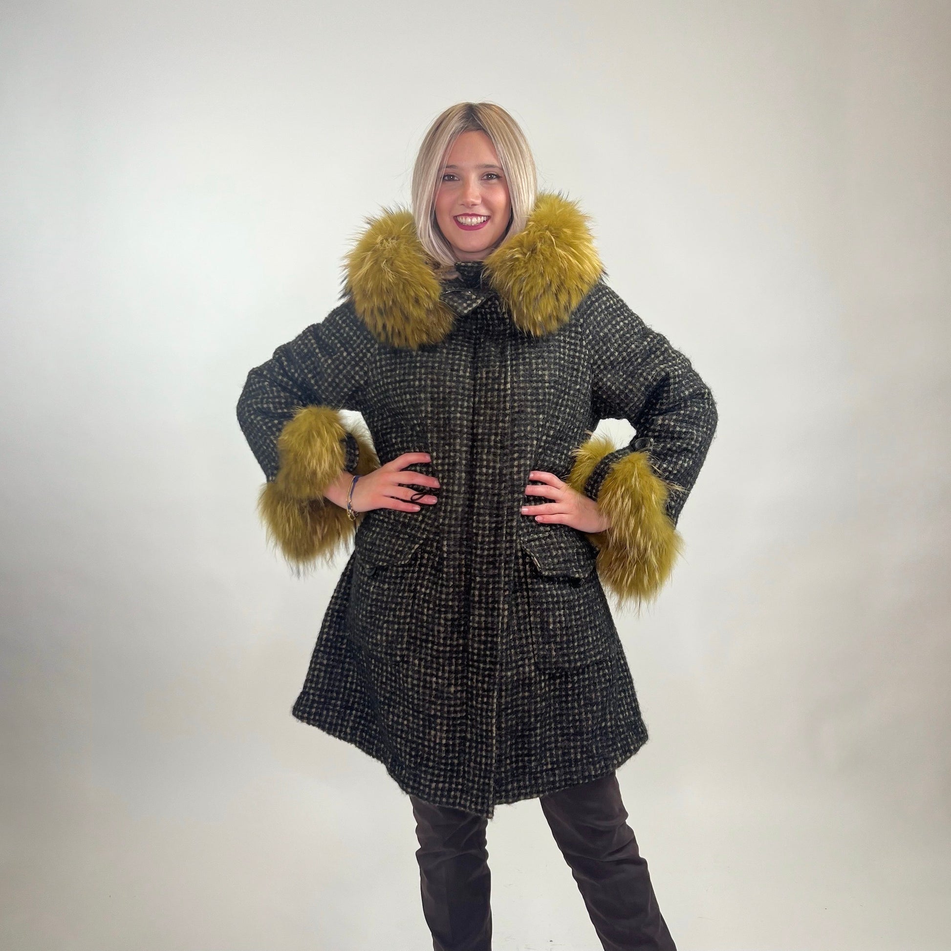 LOST IN ME Cappotto in tweed con collo e polsi in volpe gialla