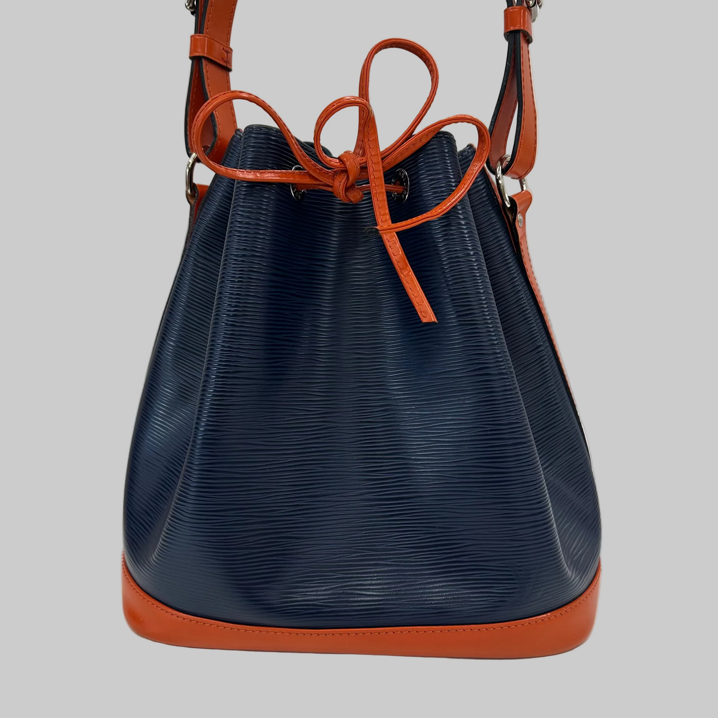 LOUIS VUITTON Borsa "Petit Noe" secchiello in pelle epi verde blu arancione