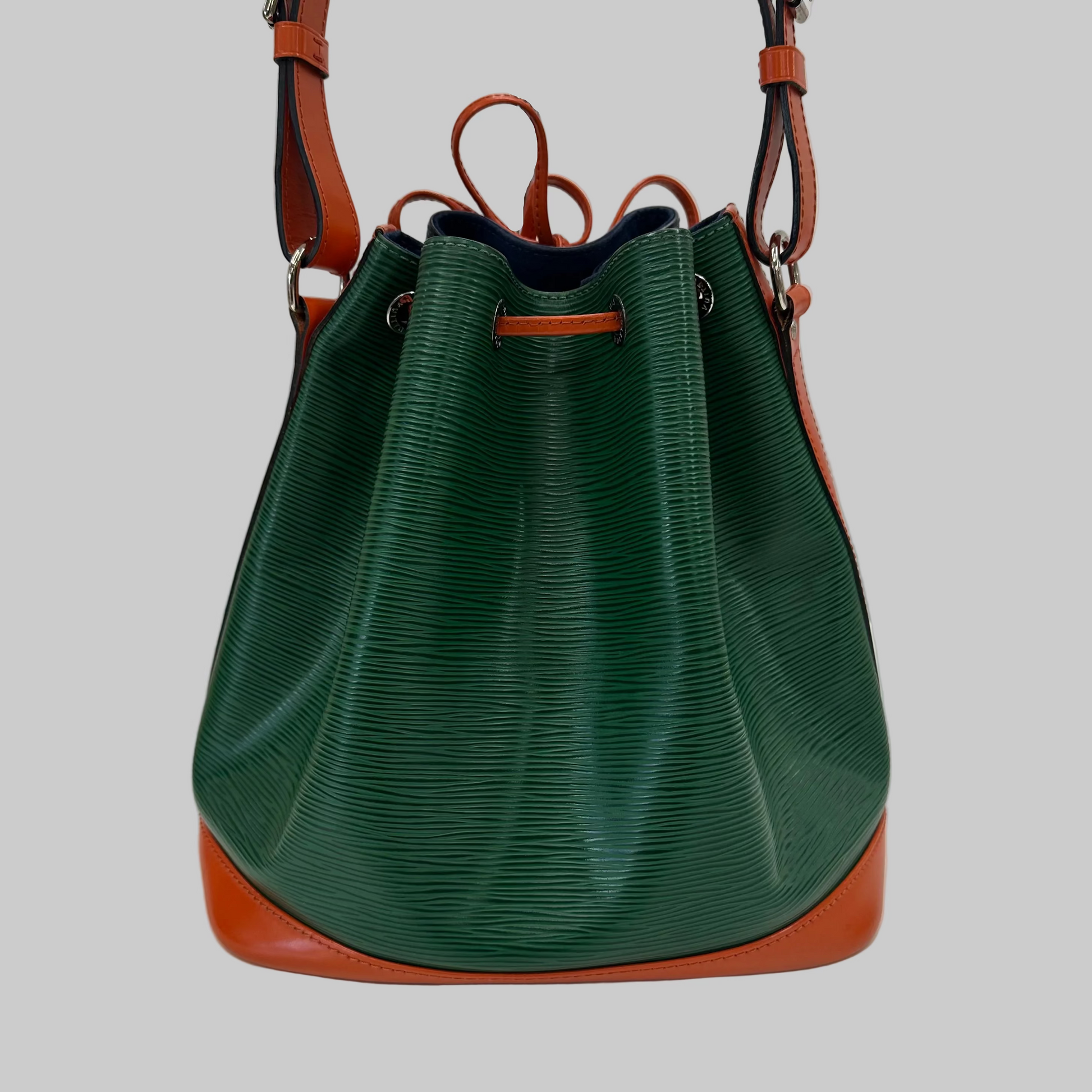 LOUIS VUITTON Borsa "Petit Noe" secchiello in pelle epi verde blu arancione