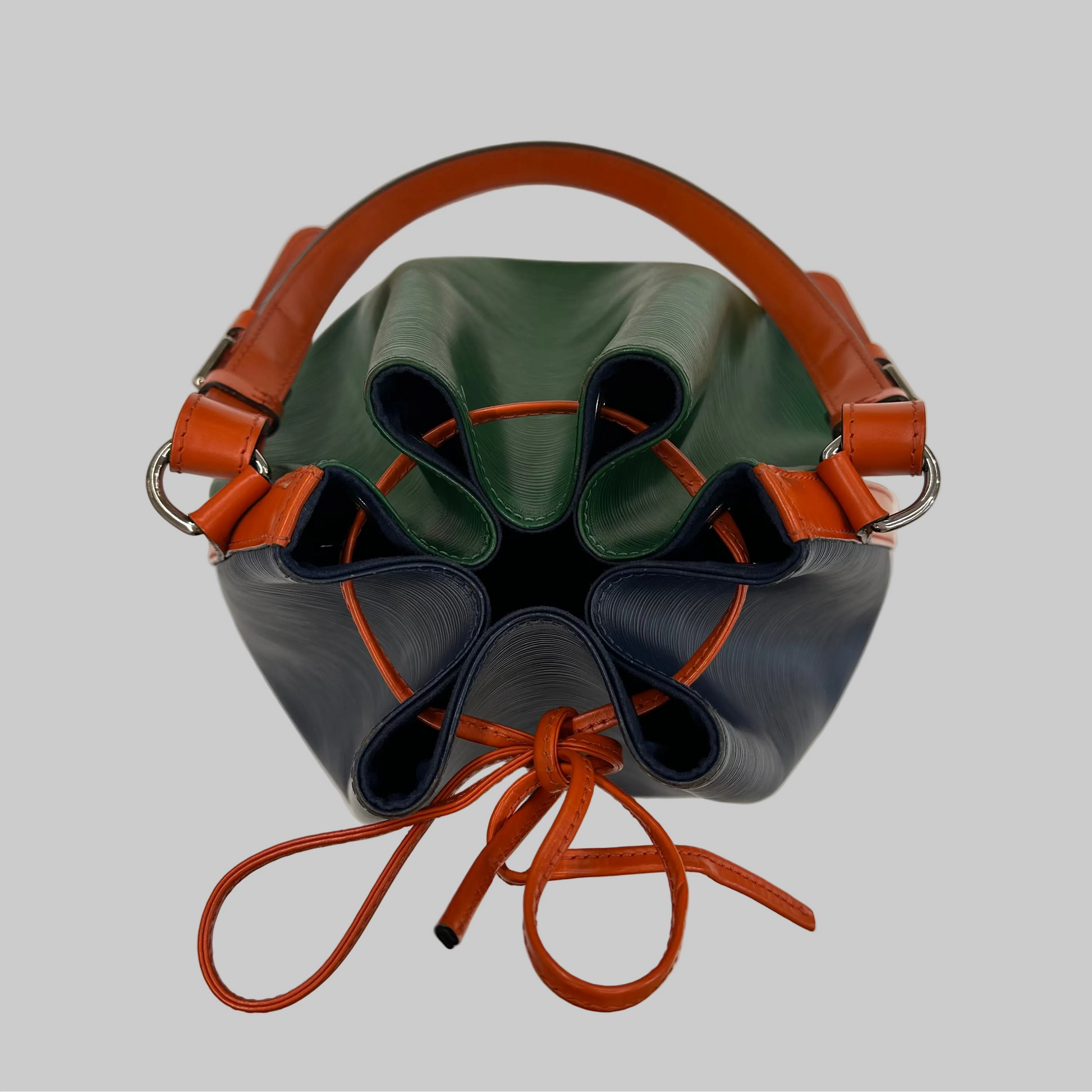 LOUIS VUITTON Borsa "Petit Noe" secchiello in pelle epi verde blu arancione
