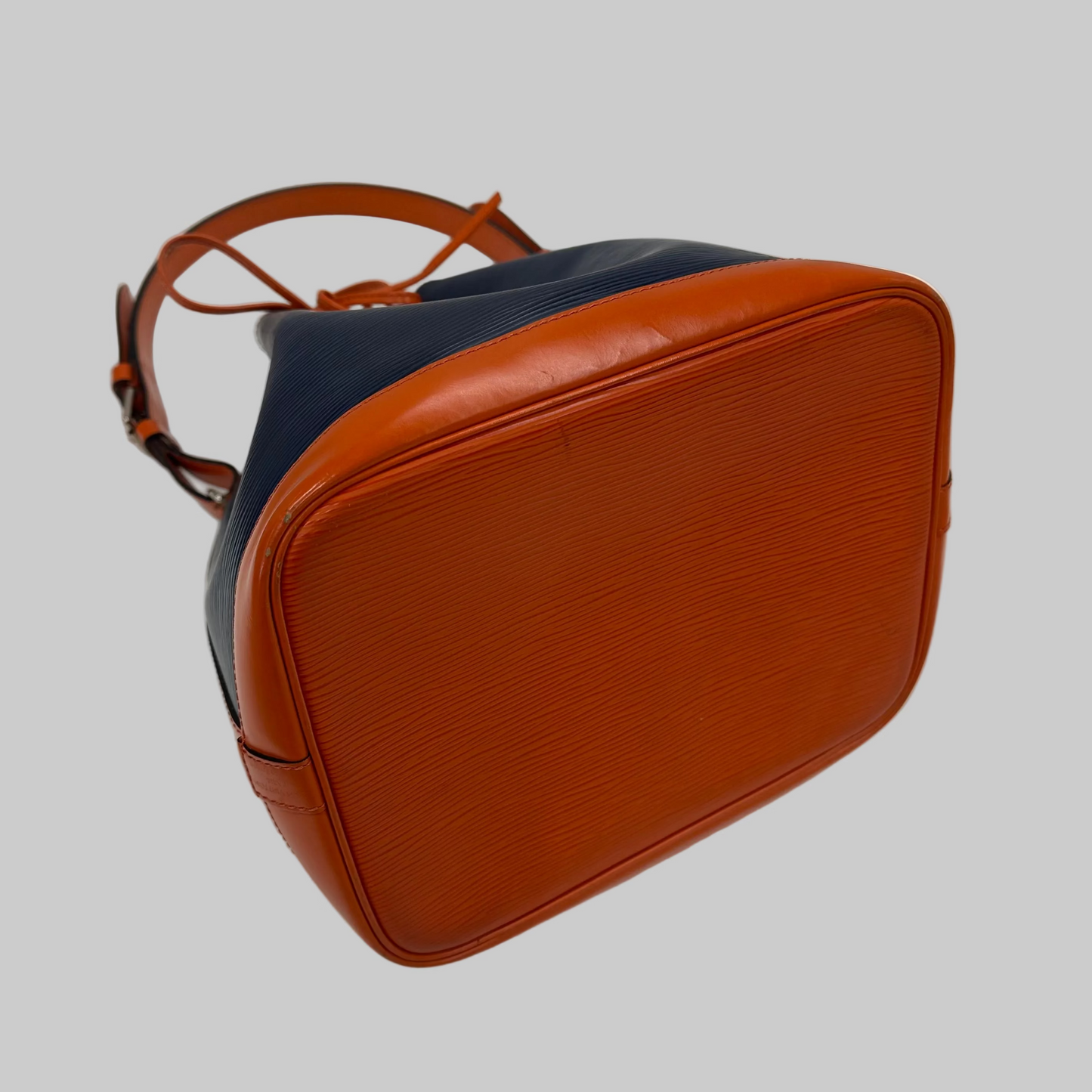 LOUIS VUITTON Borsa "Petit Noe" secchiello in pelle epi verde blu arancione