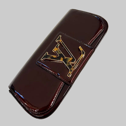 LOUIS VUITTON Borsa pochette in vernice amaranto