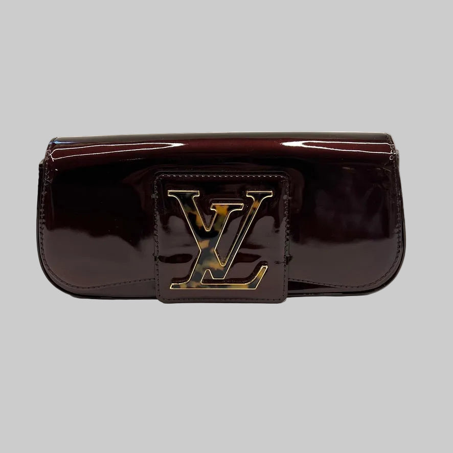 LOUIS VUITTON Borsa pochette in vernice amaranto