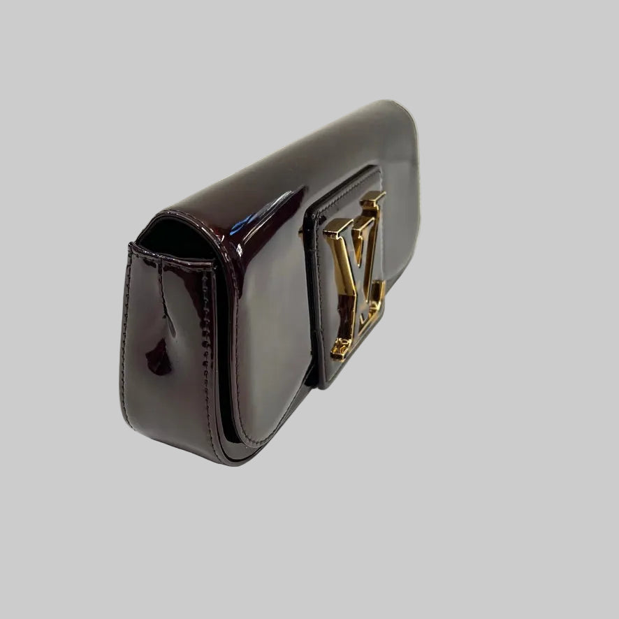 LOUIS VUITTON Borsa pochette in vernice amaranto