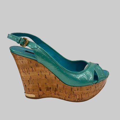 LOUIS VUITTON Sandalo zeppa in vernice emprimè verde acqua 