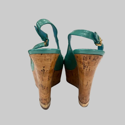 LOUIS VUITTON Sandalo zeppa in vernice emprimè verde acqua 