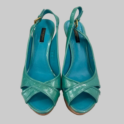 LOUIS VUITTON Sandalo zeppa in vernice emprimè verde acqua 