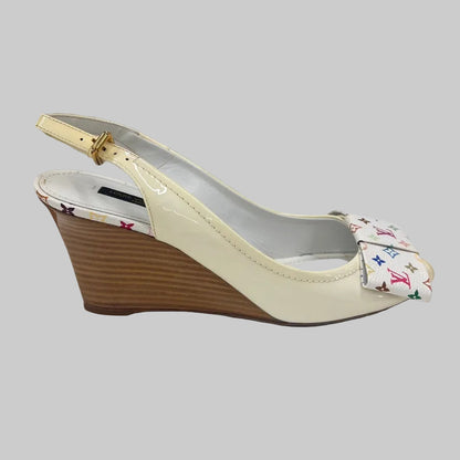 LOUIS VUITTON Sandalo zeppa in vernice panna e fiocco monogram multicolor