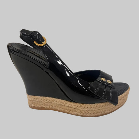 LOUIS VUITTON Sandalo zeppa nera in vernice