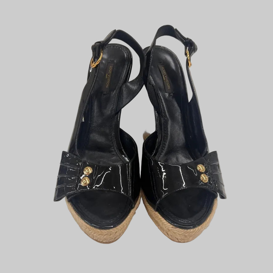 LOUIS VUITTON Sandalo zeppa nera in vernice