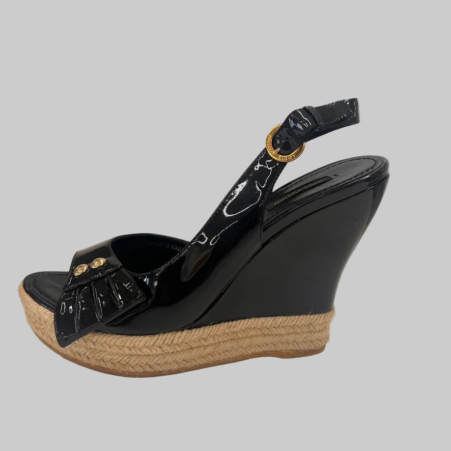LOUIS VUITTON Sandalo zeppa nera in vernice