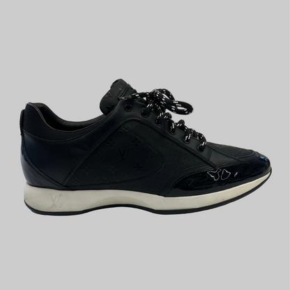 LOUIS VUITTON Scarpa sneaker pelle nera con monogram