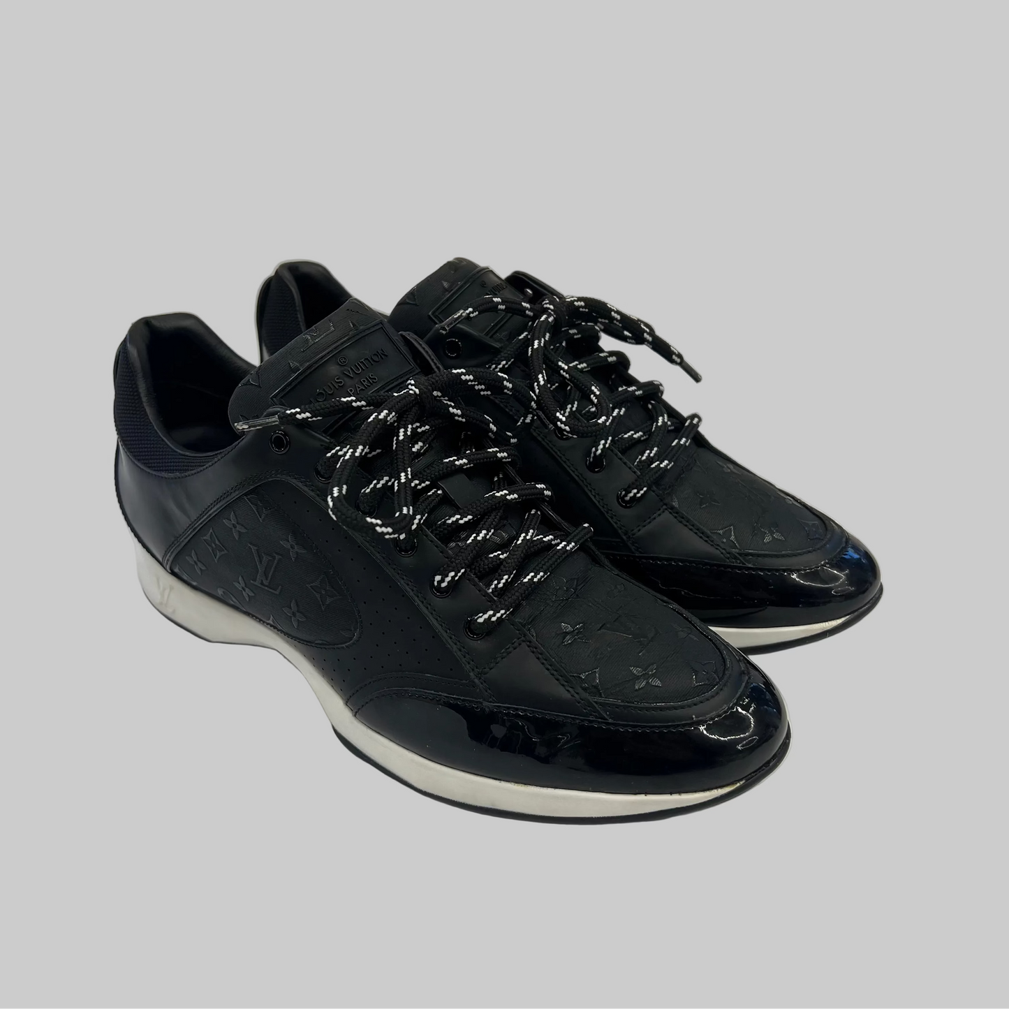 LOUIS VUITTON Scarpa sneaker pelle nera con monogram