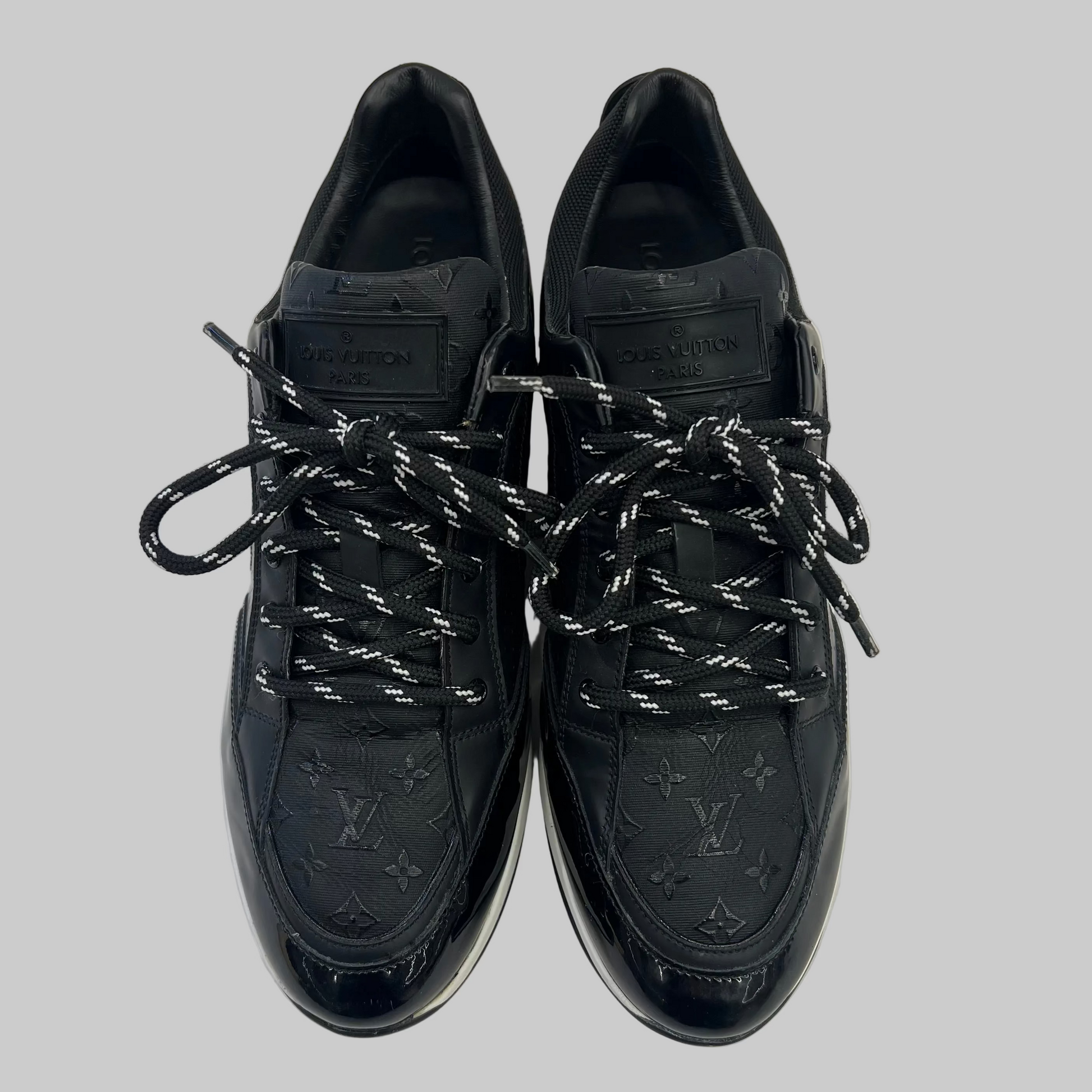 LOUIS VUITTON Scarpa sneaker pelle nera con monogram