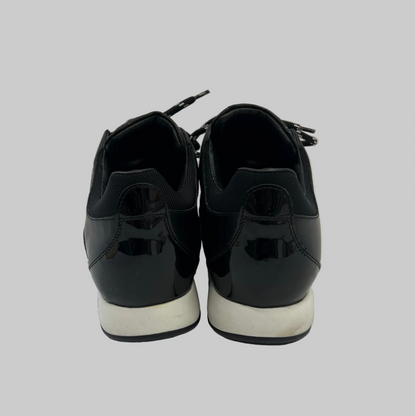 LOUIS VUITTON Scarpa sneaker pelle nera con monogram