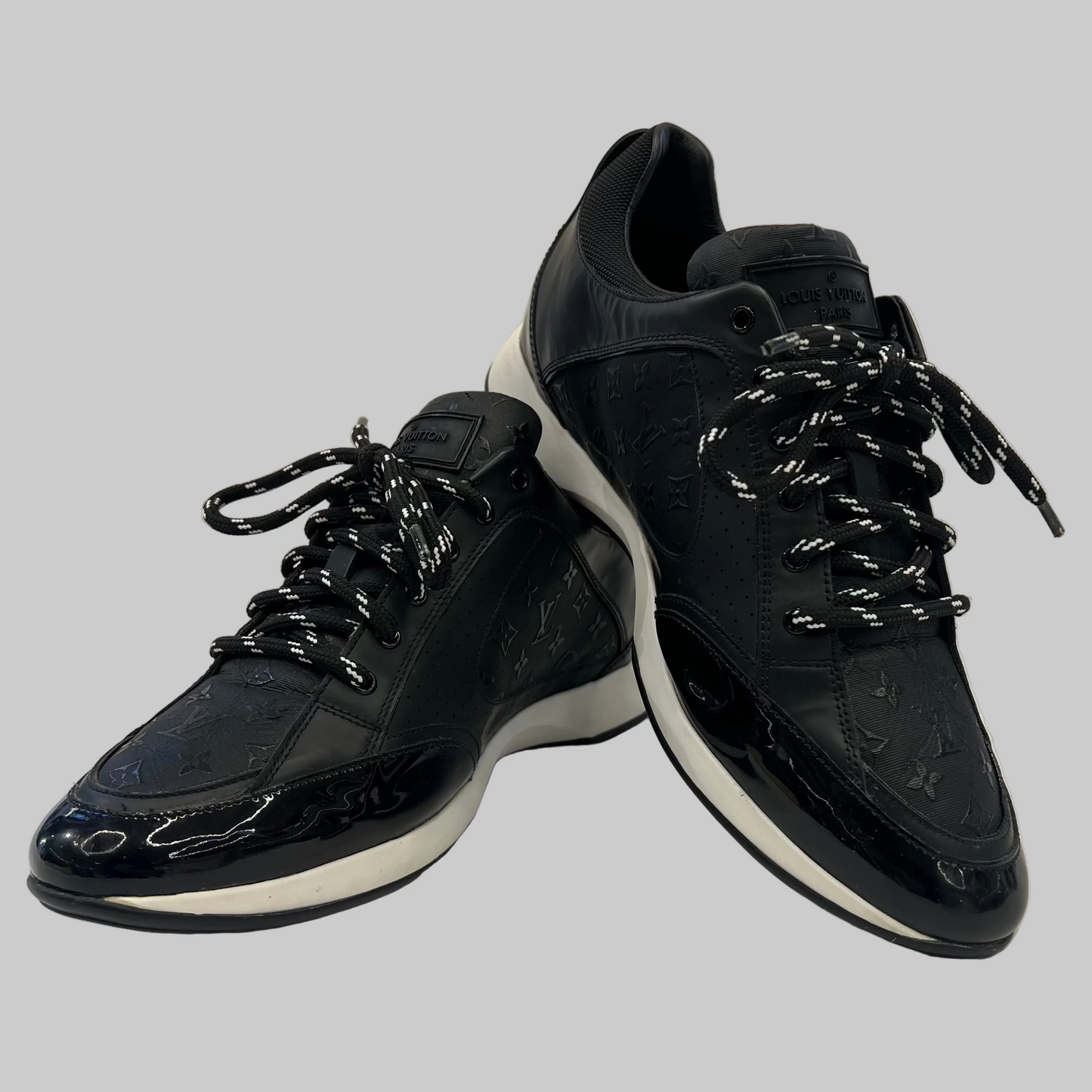 LOUIS VUITTON Scarpa sneaker pelle nera con monogram