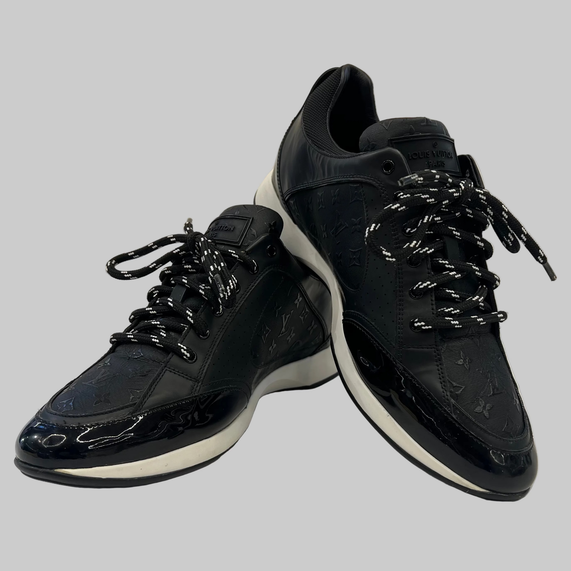 LOUIS VUITTON Scarpa sneaker pelle nera con monogram