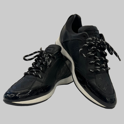 LOUIS VUITTON Scarpa sneaker pelle nera con monogram