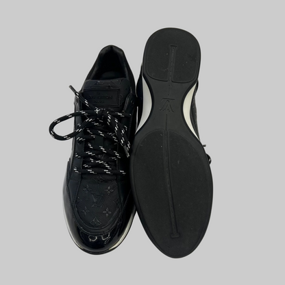 LOUIS VUITTON Scarpa sneaker pelle nera con monogram