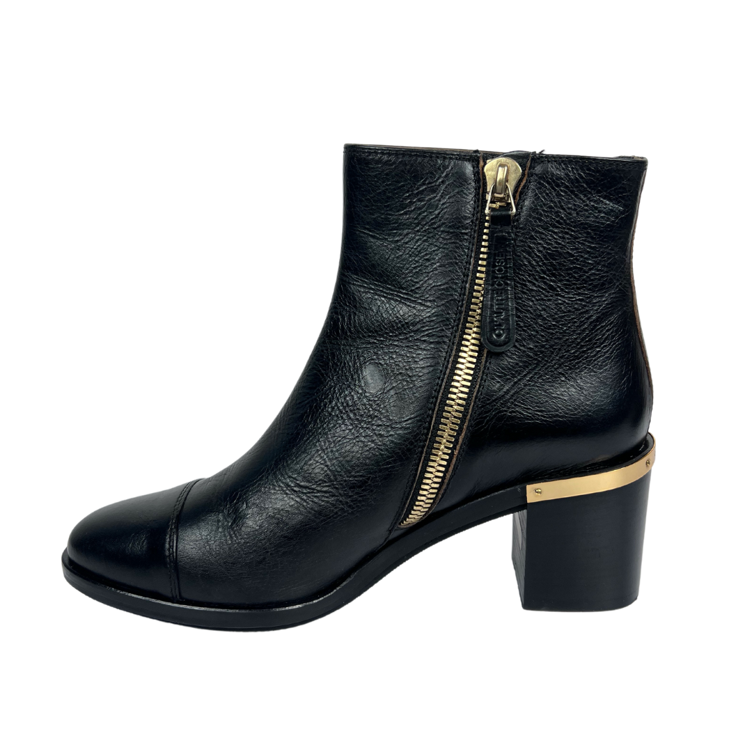 L'AUTRE CHOSE Stivaletto in pelle nera con dettagli oro 