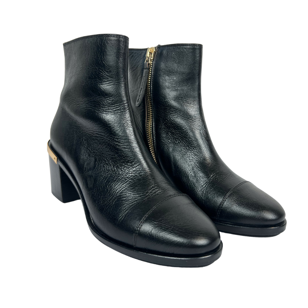 L'AUTRE CHOSE Stivaletto in pelle nera con dettagli oro 