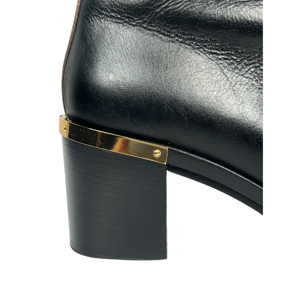 L'AUTRE CHOSE Stivaletto in pelle nera con dettagli oro 