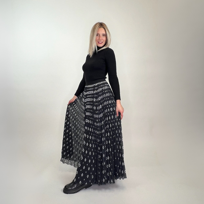 MARCELO BURLON Gonna lunga nera plissettata stampa logo bianca