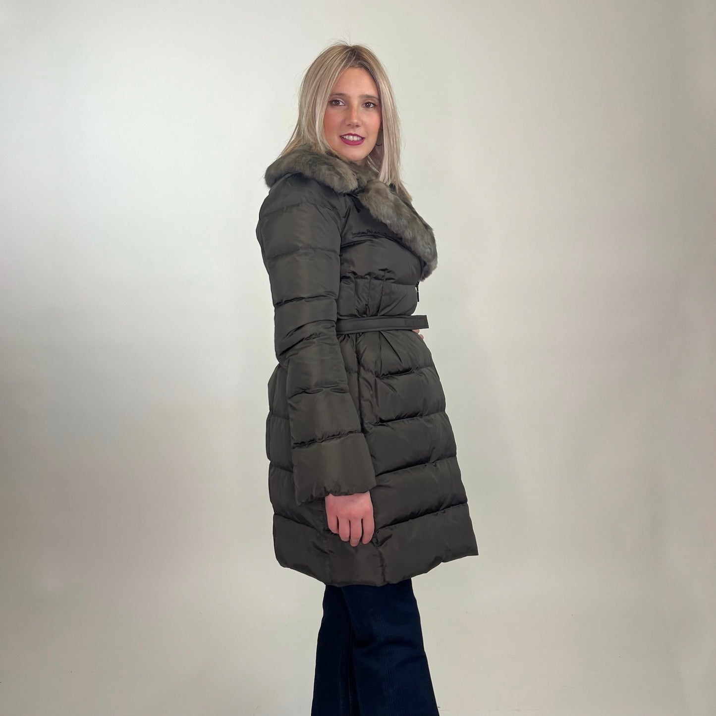 MONCLER Piumino verdone con collo in pelo camouflage