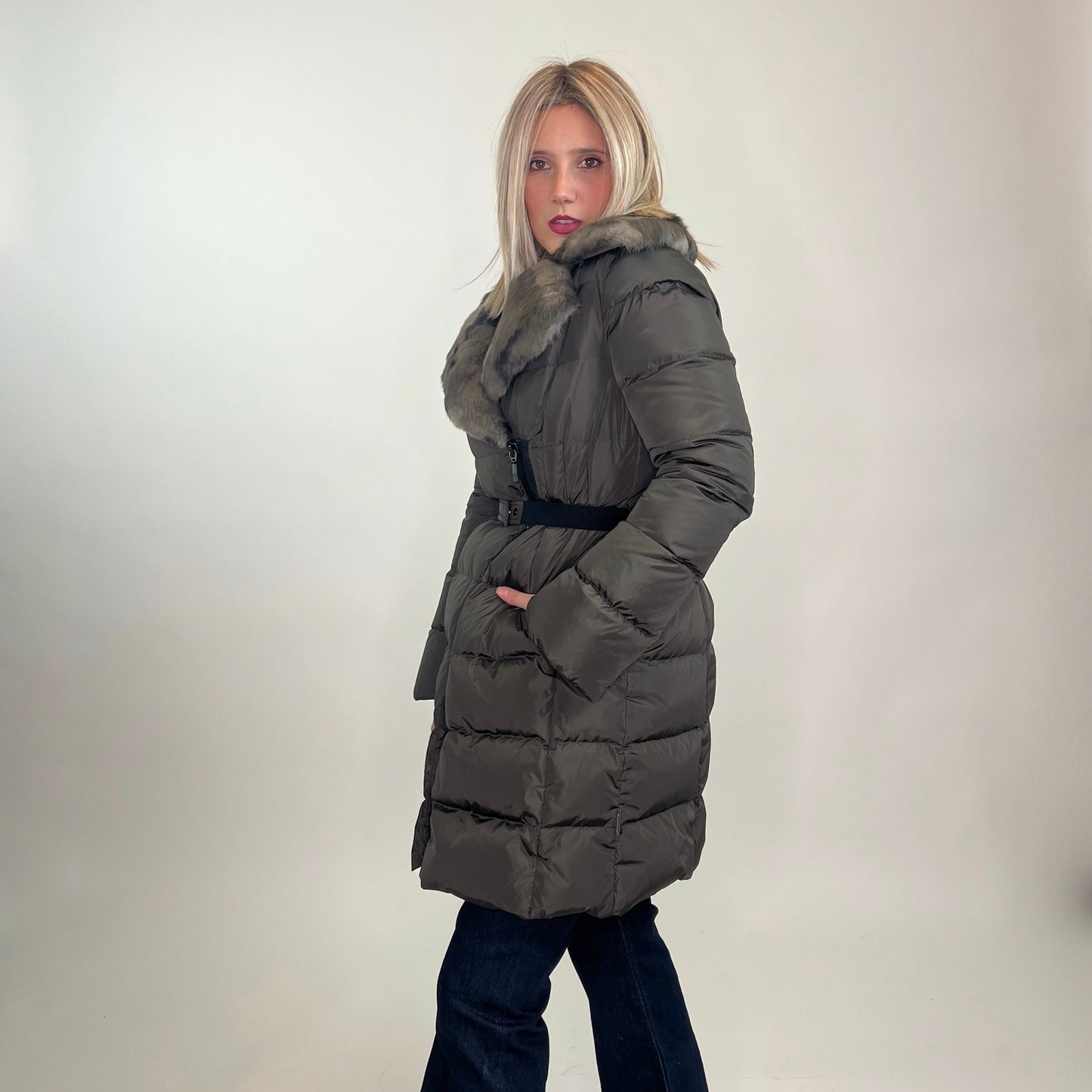 MONCLER Piumino verdone con collo in pelo camouflage