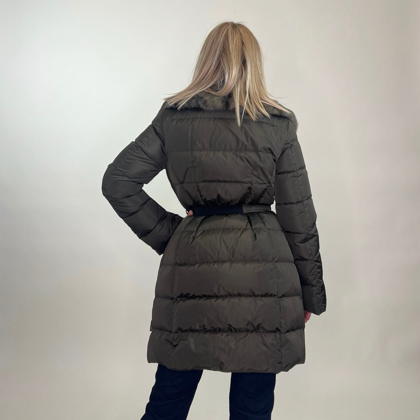 MONCLER Piumino verdone con collo in pelo camouflage