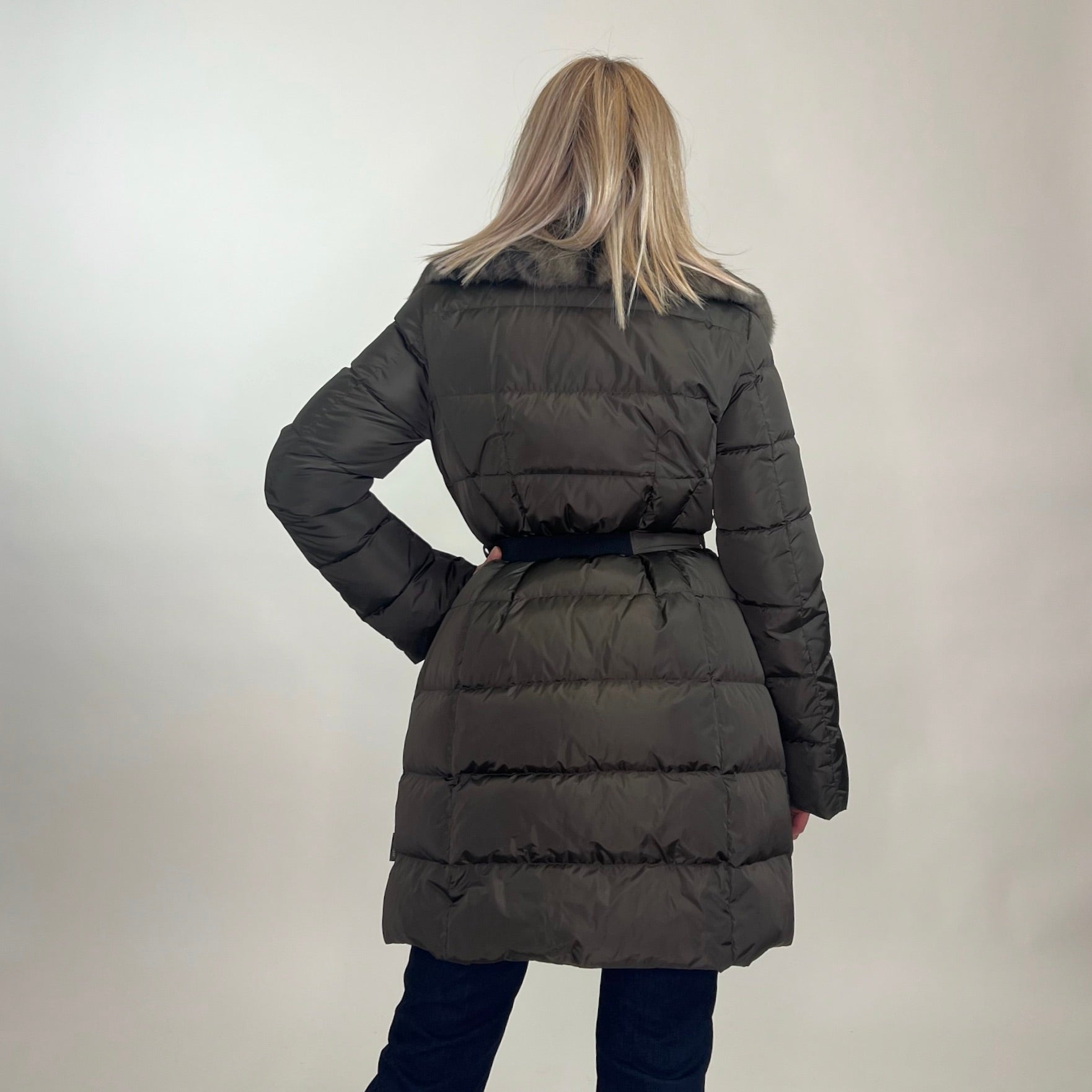 MONCLER Piumino verdone con collo in pelo camouflage