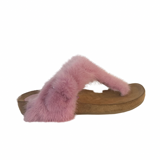 Creazione unica per te! Scopri i Bellissimi Sandali Modello Birkenstock ad infradito in Visone rosa Personalizzabili in taglia e colore, questi sandali sono un pezzo unico di lusso e stile. Acquista ora da Boutique Pelfini e indossa l'unicità ad ogni passo.