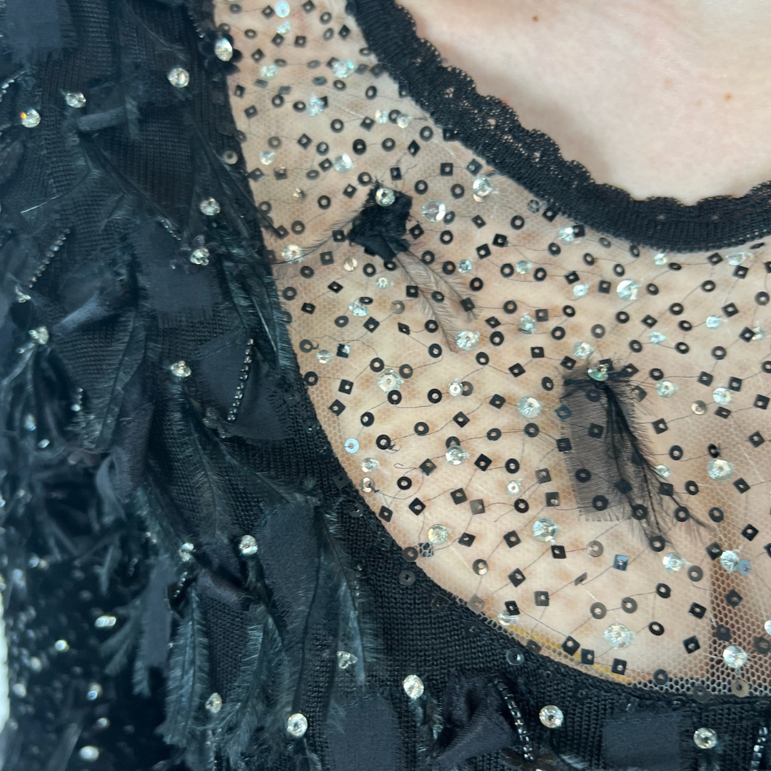 N.N. Casacca in maglia di seta nera con cristalli piume e paillettes