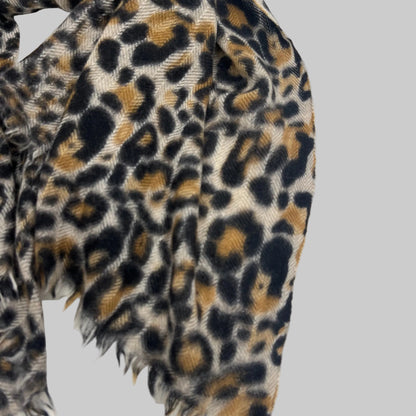 N.N. Sciarpa in misto cashmere stampa maculata 