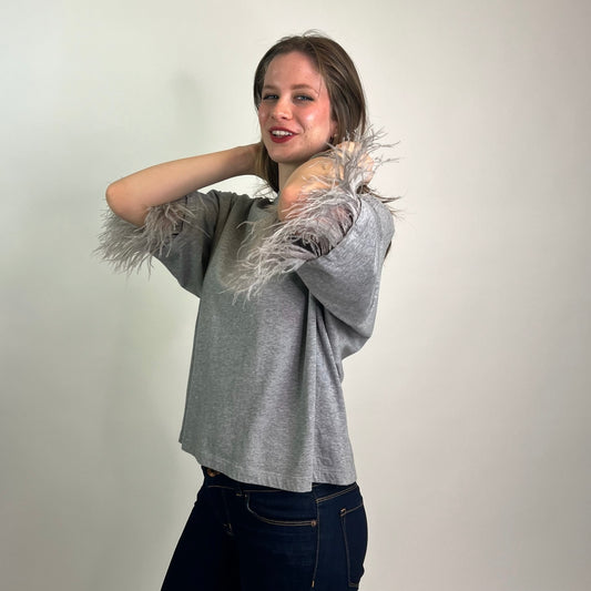 N°21 T-shirt grigia con piume sulle maniche 