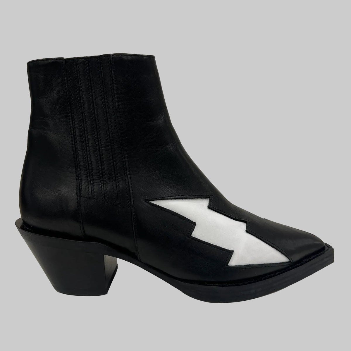 PALLAS Scarpa stivale "Ziggy" basso a punta in pelle nera con fulmine color bianco