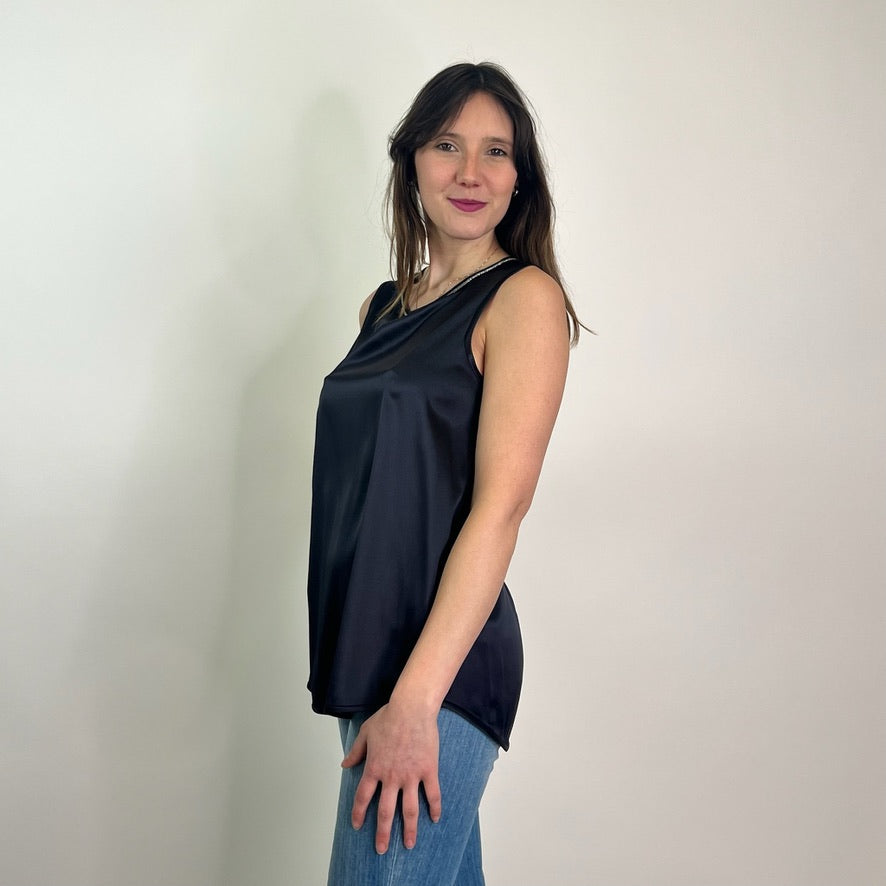 PESERICO Top in seta blu scuro con borchiette