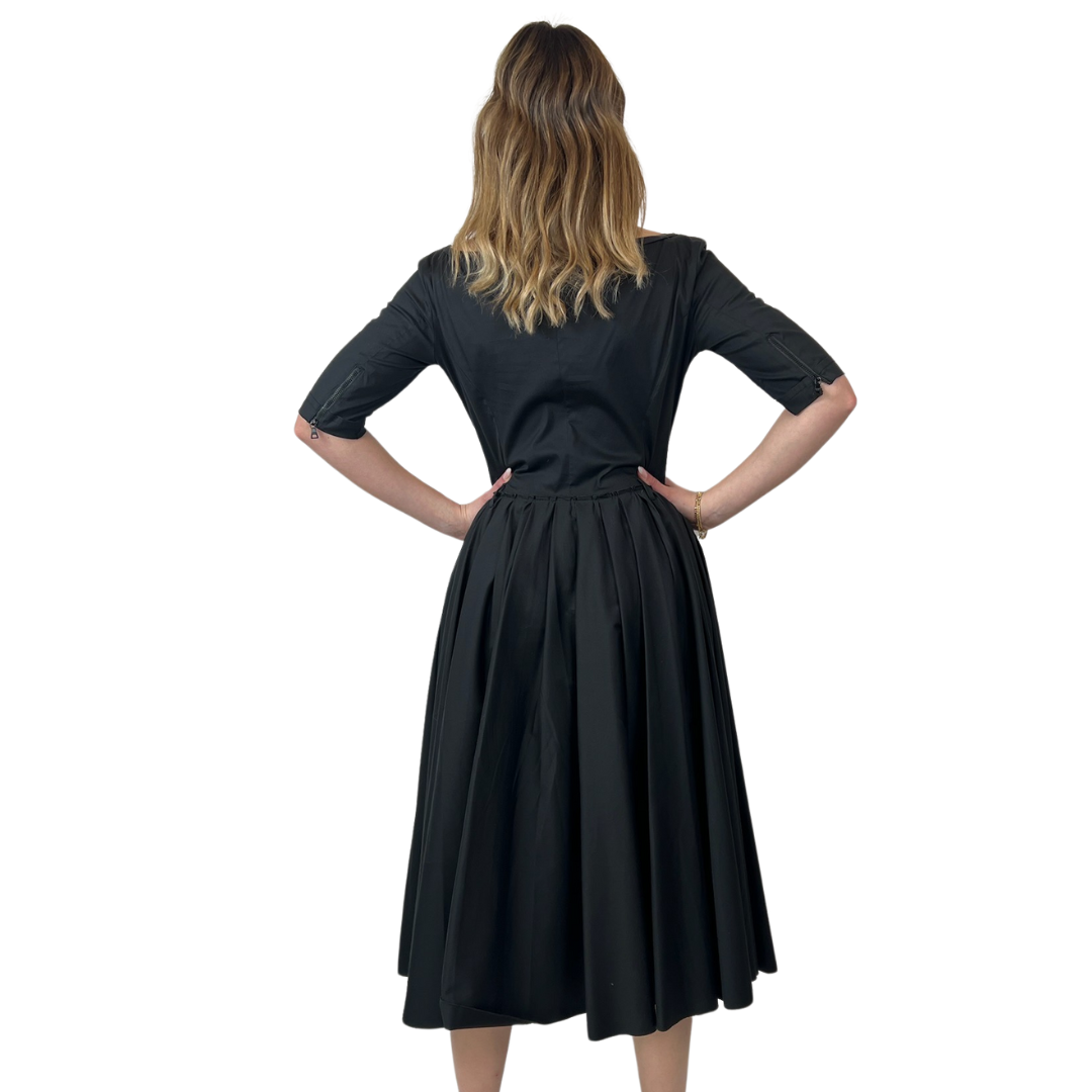 PRADA Abito nero con gonna a pieghe