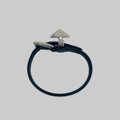 PRADA Bracciale sottile in pelle saffiano nero