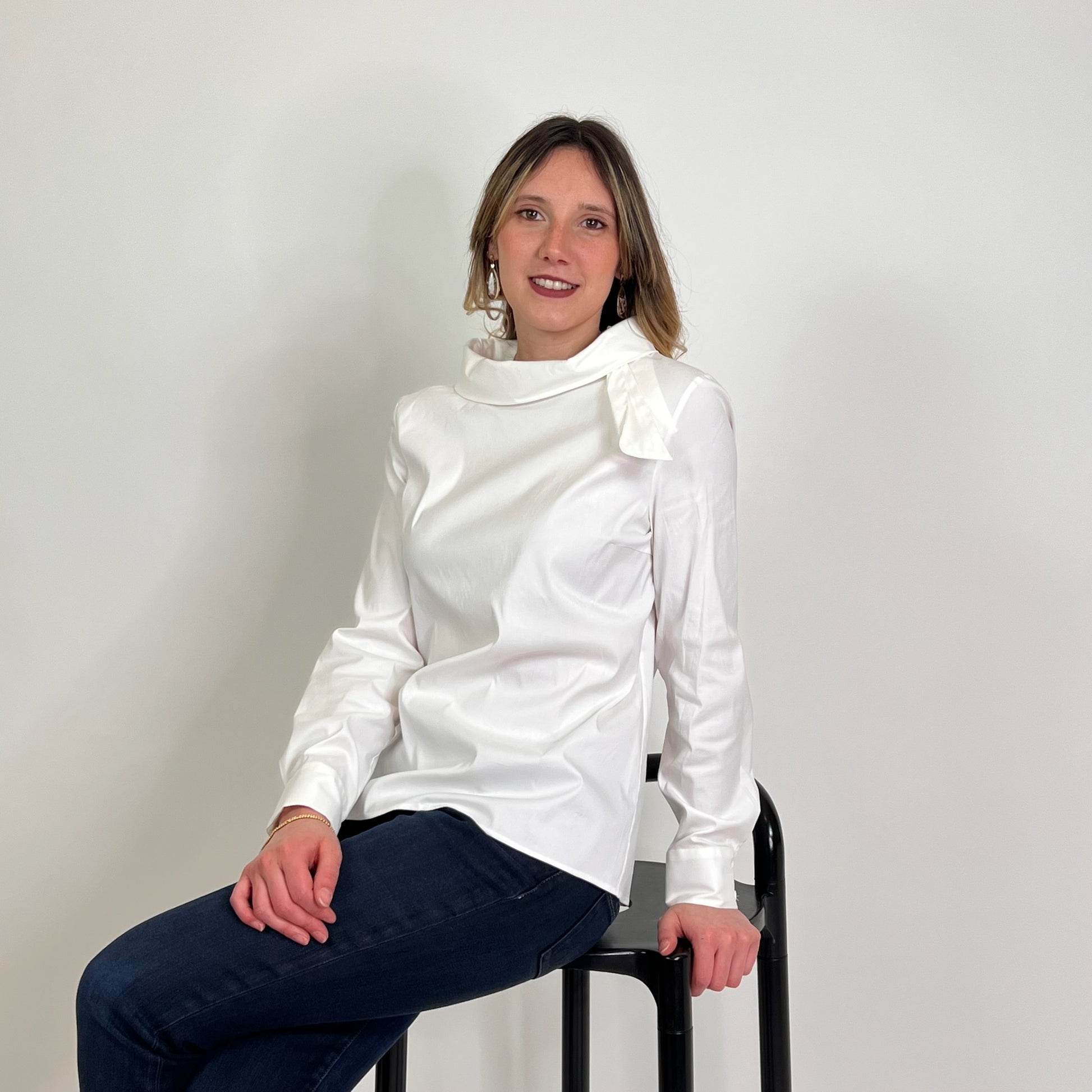 PRADA Camicia bianca collo ad anello con nodo