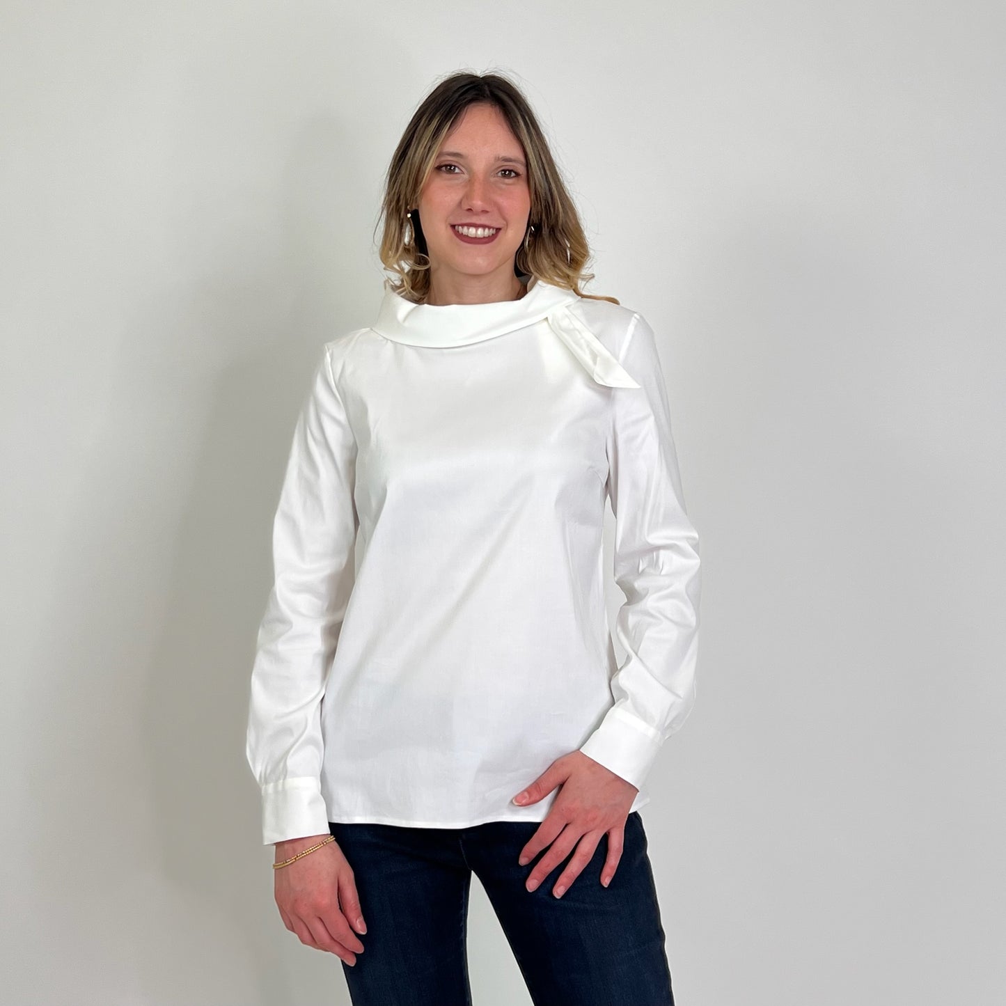 PRADA Camicia bianca collo ad anello con nodo