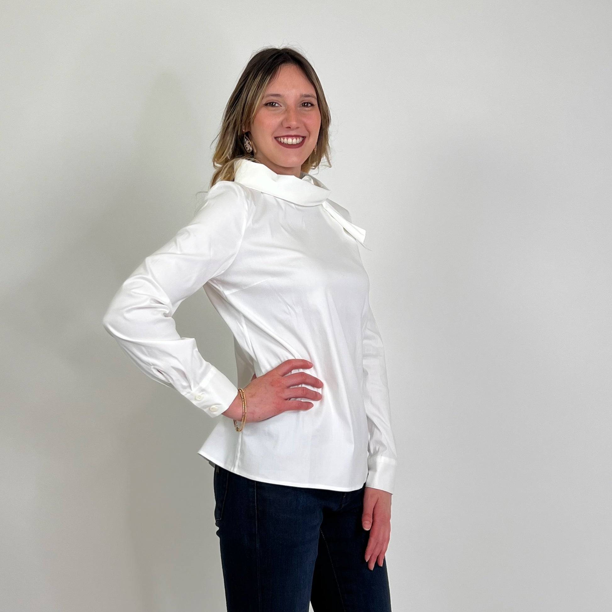 PRADA Camicia bianca collo ad anello con nodo