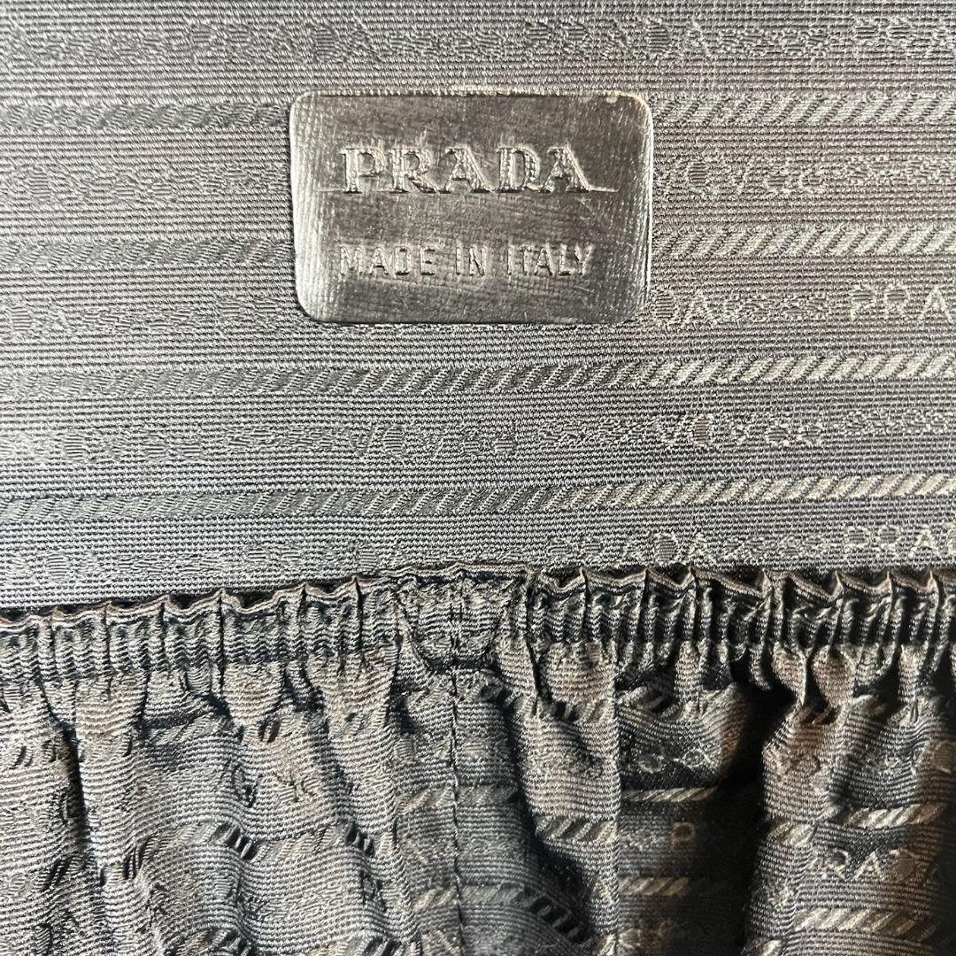 PRADA Valigia rigida in pelle saffiano nero