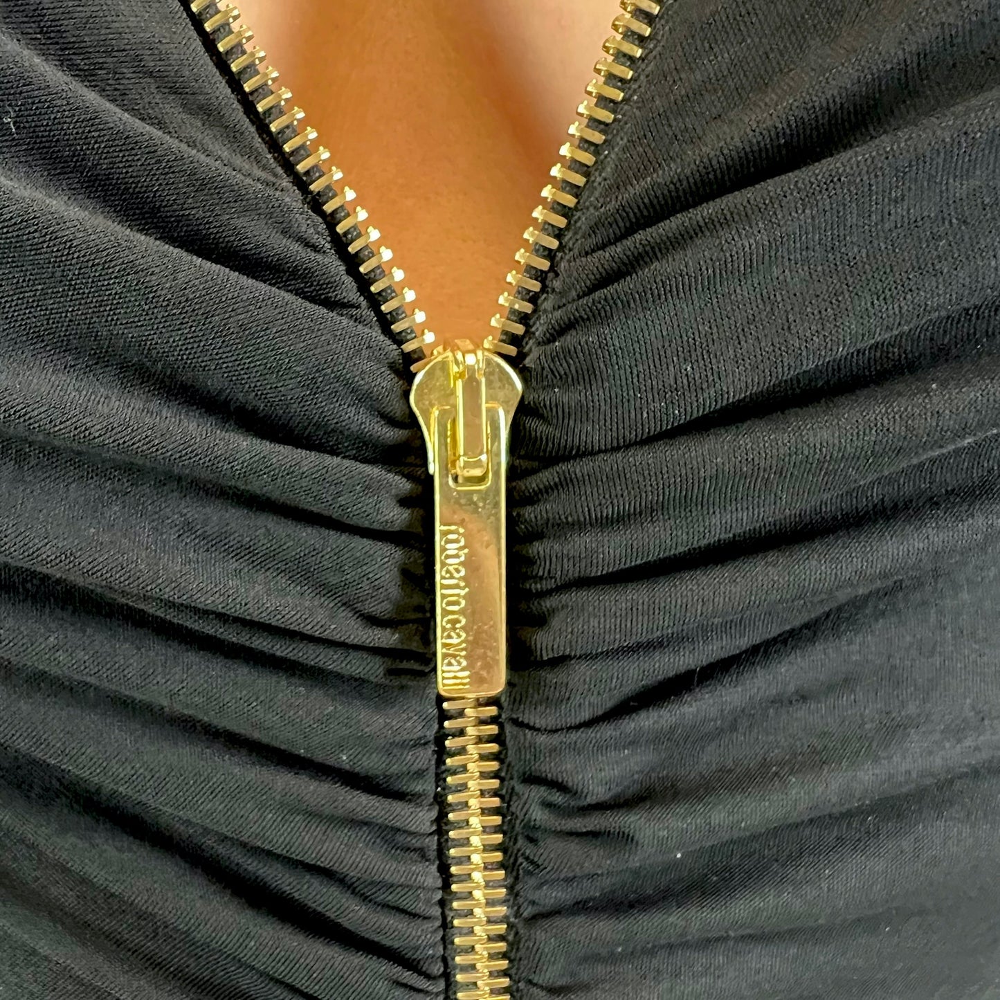 ROBERTO CAVALLI Abito longuette nero con dettaglio zip oro