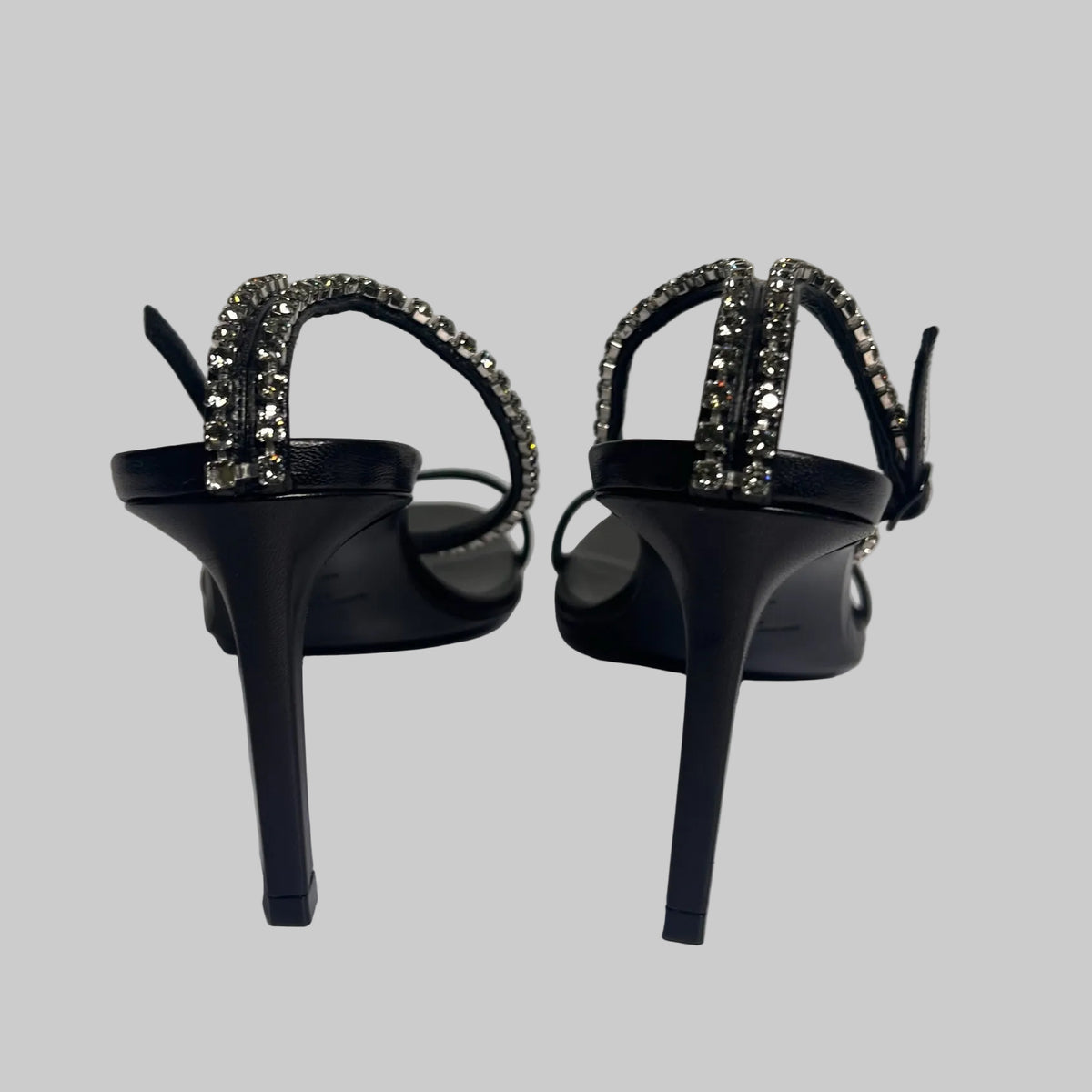SAINT LAURENT Scarpa sandalo in pelle nera con cinturino caviglia in cristalli
