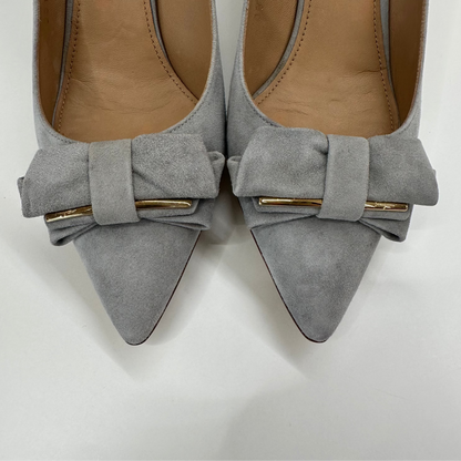 SALVATORE FERRAGAMO Decollété pelle scamosciata grigio perla con fiocco