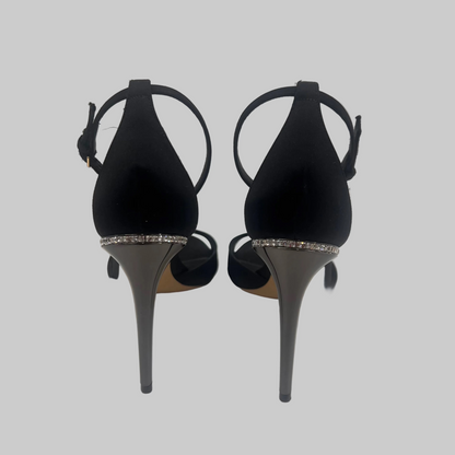 SALVATORE FERRAGAMO Sandalo in raso nero con strass