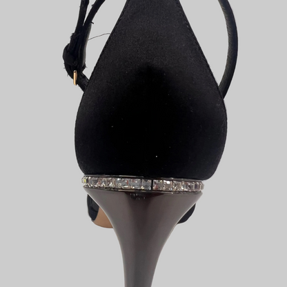 SALVATORE FERRAGAMO Sandalo in raso nero con strass