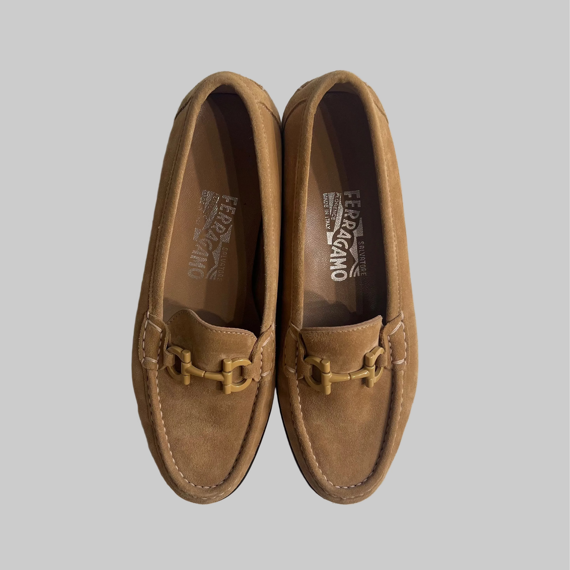 SALVATORE FERRAGAMO Scarpa mocassino in pelle suede cammello