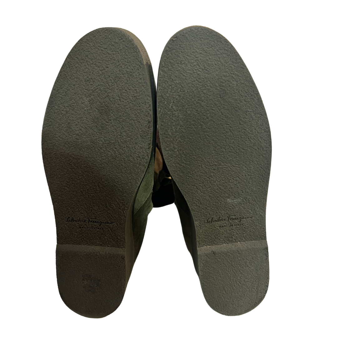 Scarpe stivale gambale medio in pelle di montone e pelo interno color verde salvia tortora risvoltabile, suola in gomma piatta N.38                                                                                         